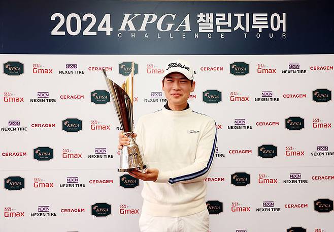 [서울=뉴시스]이유진, 2024 KPGA 2부투어 19회 대회 우승. (사진=KPGA 투어 제공)