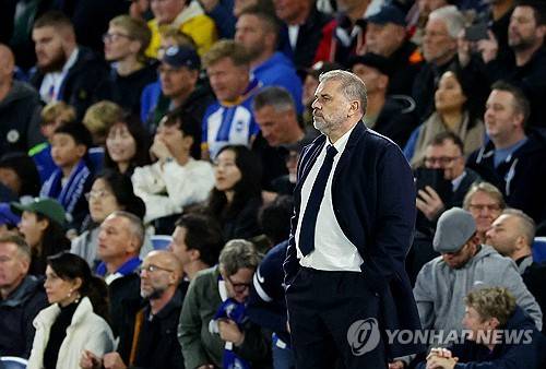 포스테코글루 감독이 7일(한국시간) 영국 브라이턴 근교 팔머에 있는 아메리칸 익스프레스 스타디움에서 열린 브라이턴 앤드 호브 앨비언과 토트넘 홋스퍼의 2024-2025시즌 잉글리시 프리미어리그 7라운드 원정 경기 2-3 역전패 이후 기자회견에서 당장 손흥민이 그리운 것은 아니라고 말했다. 연합뉴스