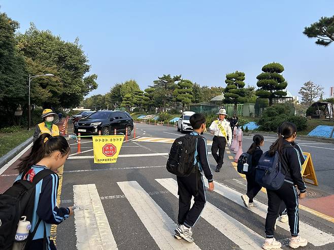 등굣길 교통안전 캠페인 [광주 북부경찰서 제공. 재판매 및 DB 금지]