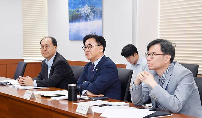 김범석 기획재정부 차관이 8일 오전 서울 종로구 정부서울청사에서 열린 '제9차 부동산 시장 및 공급상황 점검 전담반 회의'를 주재하고 있다.  /기획재정부 제공