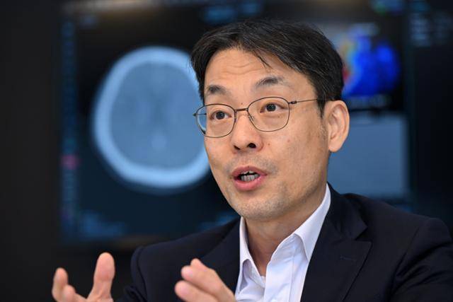 김동민 제이엘케이 대표는 서울 강남구 제이엘케이타워 대회의실에서 가진 한국일보 인터뷰에서 "제이엘케이 뇌졸중 진단 AI솔루션의 미국 FDA 승인은 한국 의료AI의 글로벌시장 진출 교두보가 될 것"이라고 말했다. 박시몬 기자