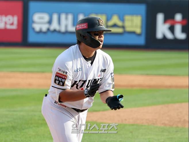 9일 오후 수원 케이티위즈파크에서 열린 LG트윈스와 KT위즈의 2024 신한쏠뱅크 KBO포스트시즌 준플레이오프 4차전. KT 강백호가 5회 우중월 1점 홈런을 날리고그라운드를 돌고 있다. 수원=정시종 기자 capa@edaily.co.kr /2024.10.09.