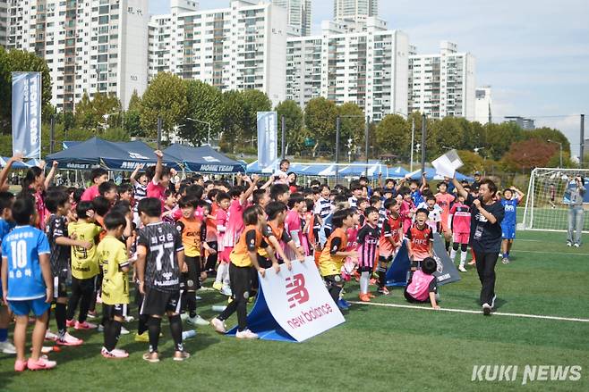 9일 오후 12시 서울 양천구 해마루 축구장에서 ‘2024 레울컵’ 개회식이 진행됐다. 사진=이영재 기자