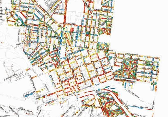 시는 새로운 도시숲 전략을 수립하기에 앞서 나무의 유효 수명을 조사해 거리 별로 표시하고, 대책이 먼저 추진돼야 할 지역을 선별했다. 관련 자료 캡쳐.