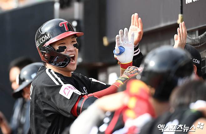 LG 외야수 박해민은 9일 수원 KT위즈파크에서 열린 '2024 신한 SOL Bank KBO 포스트시즌' KT와 준플레이오프(5전 3승제) 4차전에서 8번타자 중견수로 선발 출전. 2회초 추가 득점을 내는 솔로 홈런을 터트렸다. 수원, 박지영 기자