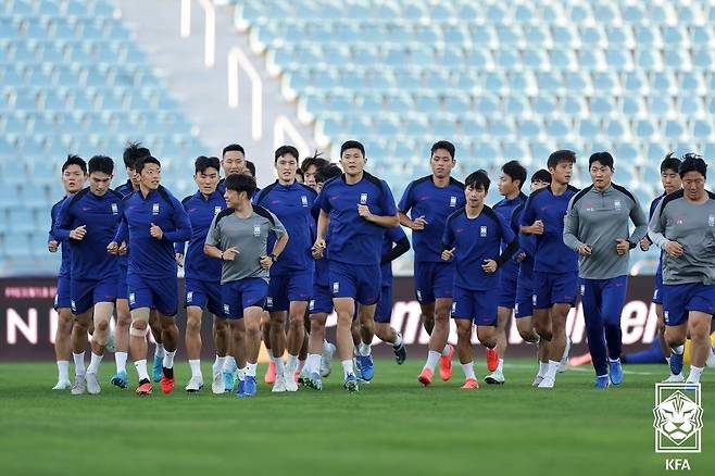 대한민국 축구대표팀 선수들이 9일 요르단 암만 인터내셔널스타디움에서 요르단과의 2026 FIFA 북중미 월드컵 아시아 3차 예선 경기에 앞서 공식훈련을 하고 있다. (대한축구협회 제공) 2024.10.10/뉴스1