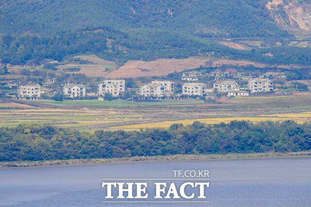 개풍군 마을에 적막감이 감돌고 있다.