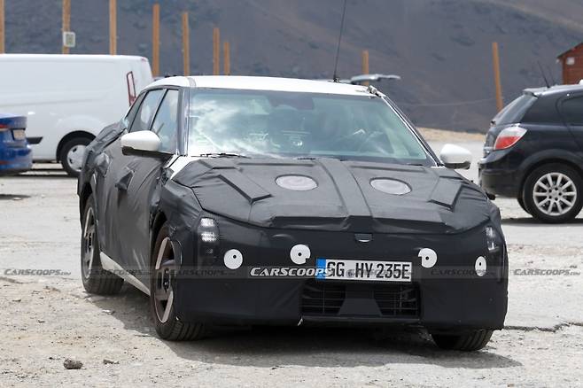 기아 'EV4' 테스트카 (출처 : Carscoops)