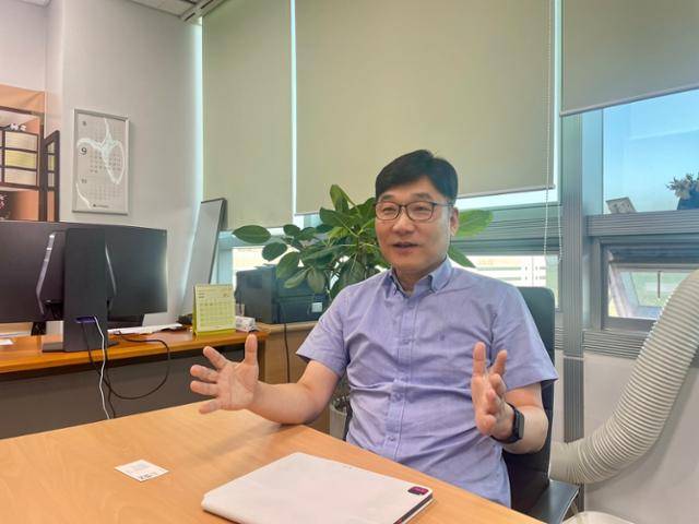 박신균 LG디스플레이 대형제품개발2담당이 7일 경기 파주시 LG디스플레이 파주사업장에서 한국일보와 인터뷰하고 있다. LG디스플레이 제공