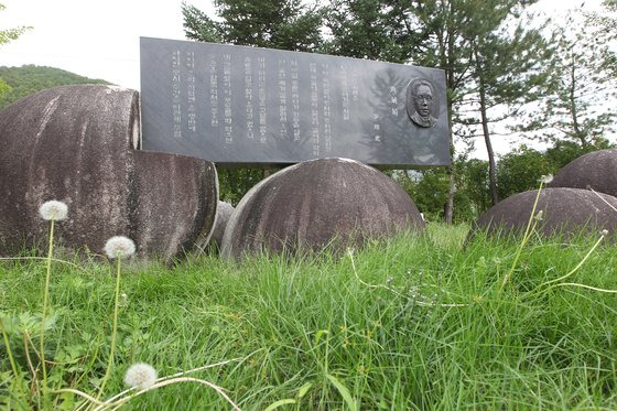 이육사 시인의 고향인 경북 안동시 도산면 이육사문학관 옆 청포도시비공원. 프리랜서 공정식