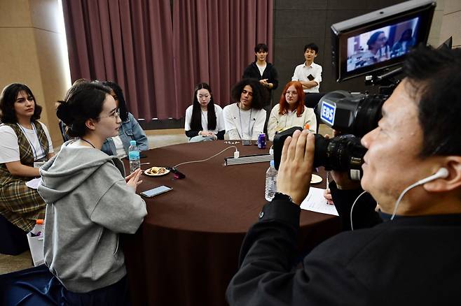 International student participants talk during the 1st Sejong Hangeul Olympiad, co-organized by Sejong City, the Sejong Culture and Tourism Foundation and Herald Media Group, publisher of The Korea Herald, held on Tuesday in Sejong Special Self-governing City. (Park Hae-mook/ The Korea Herald)