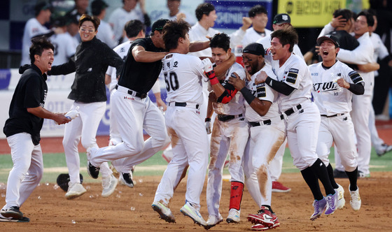 The KT Wiz celebrate after winning Game 4 of the first round of the 2024 KBO playoffs against the LG Twins at Suwon KT Wiz Park in Suwon, Gyeonggi on Wednesday. [YONHAP]