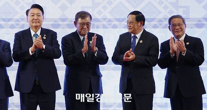 아세안 +3 정상회의 기념촬영