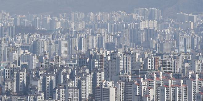 서울 아파트 매매·전세가격 상승세가 숨고르기 양상이다. 사진은 서울시내 한 아파트 밀집 지역. /사진=뉴스1