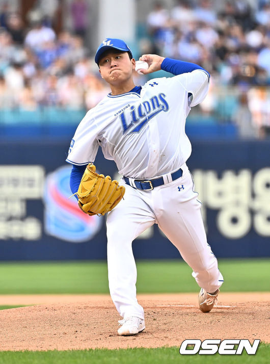 [OSEN=대구, 이석우 기자] 21일 대구삼성라이온즈파크에서 2024 신한 SOL 뱅크 KBO 리그 삼성 라이온즈와 두산 베어스의 경기가 열렸다. 전날 팀 50000안타 기록을 세운 홈팀 삼성은 이승현이 선발 출전하고 방문팀 두산은 최준호를 선발로 내세웠다. 삼성 라이온즈 선발 투수 이승현이 역투하고 있다. 2024.06.21 / foto0307@osen.co.kr