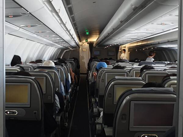이날 기내는 거의 만석으로 빈자리를 찾기 어려웠다 / 손고은 기자&nbsp;
