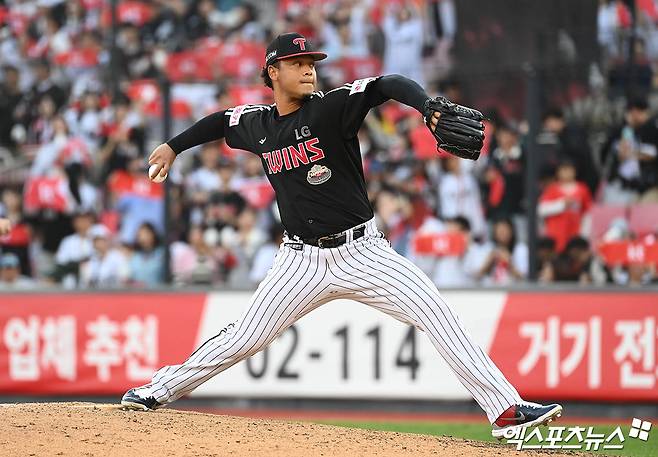 LG 투수 에르난데스는 9일 수원 KT위즈파크에서 열린 '2024 신한 SOL Bank KBO 포스트시즌' KT 위즈와 준플레이오프(5전 3승제) 4차전에서 구원 등판했다. 2이닝 무실점을 기록해 불펜진에 활력을 불어넣었다. 수원, 박지영 기자