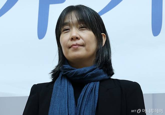 (서울=뉴스1) = 스웨덴 한림원은 10일(현지시간) 한국인 소설가 한강을 노벨 문학상 수상자로 선정했다. 한국 작가 가운데 노벨 문학상 수상은 한강이 처음이다. 사진은 작년 11월14일 열린 한강 작가 장편소설 ‘작별하지 않는다’ 프랑스 메디치 외국문학상 수상 기념 기자간담회. (뉴스1DB)2024.10.10/뉴스1 Copyright (C) 뉴스1. All rights reserved. 무단 전재 및 재배포, AI학습 이용 금지. /사진=(서울=뉴스1)