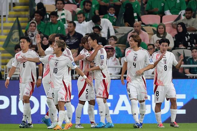 ▲ 일본은 11일(한국시간) 사우디 제다 킹 압둘라 스포츠 시티에서 열린 사우디와의 2026 북중미월드컵 아시아 3차 예선 조별리그 C조 3차전에서 사우디아라비아를 2-0으로 잡았다. 이날 승리로 아시아 지역 3차 예선 3연승을 이어갔으며 3경기에서 14골을 넣는 동안 1골도 내주지 않는 기염을 토했다. 아시안컵 4강전에서 이란에 패배한 이후 공식전 7연승(북한전 부전승 포함)이기도 하다. ⓒ연합뉴스/AFP