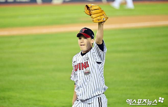 LG 투수 임찬규는 11일 잠실구장에서 열린 '2024 신한 SOL Bank KBO 포스트시즌' KT와 준플레이오프(5전 3승제) 5차전에서 선발 등판했다. 이날 6이닝 1실점으로 호투해 팀 승리에 힘을 보탰다. 잠실, 김한준 기자