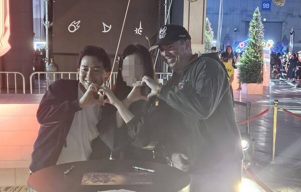 - 하야시 리드 아이템 디자이너, 코지 폭스에게 사인을 받을 수도 있었다&nbsp;
