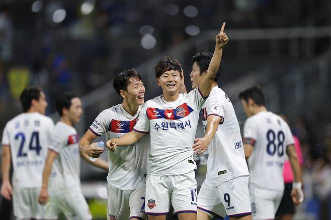 인천축구전용경기장/ K리그1/ 인천유나이티드 vs 수원FC/ 수원 이승우 득점, 강상윤, 안병준/ 골 세레머니/ 사진 정재훈