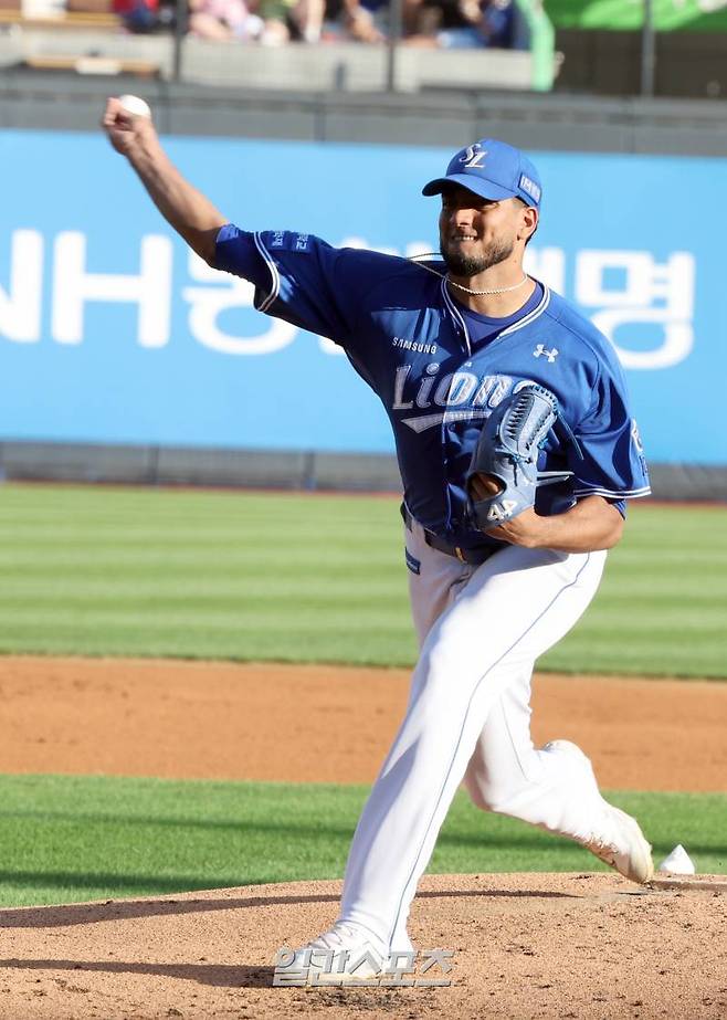 18일 오후 수원 KT위즈파크에서 열린 프로야구 삼성과 KT 경기. 삼성 선발 레예스가 힘차게 공을 던지고있다. 수원=정시종 기자 capa@edaily.co.kr /2024.09.18.