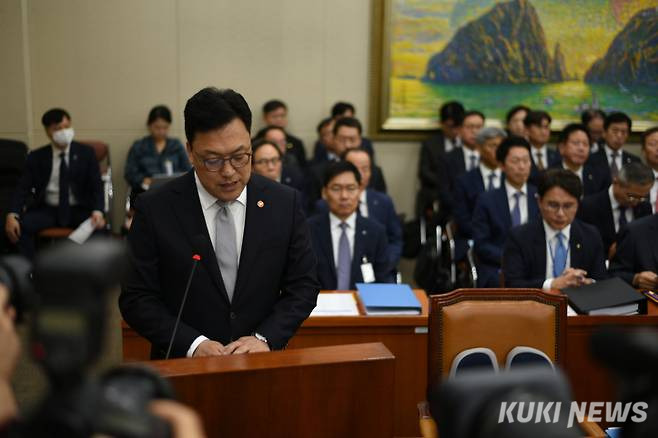 김병환 금융위원장이 10일 정무위원회 금융위원회 국정감사에서 모두발언을 이어가고 있다.   사진=김동운 기자