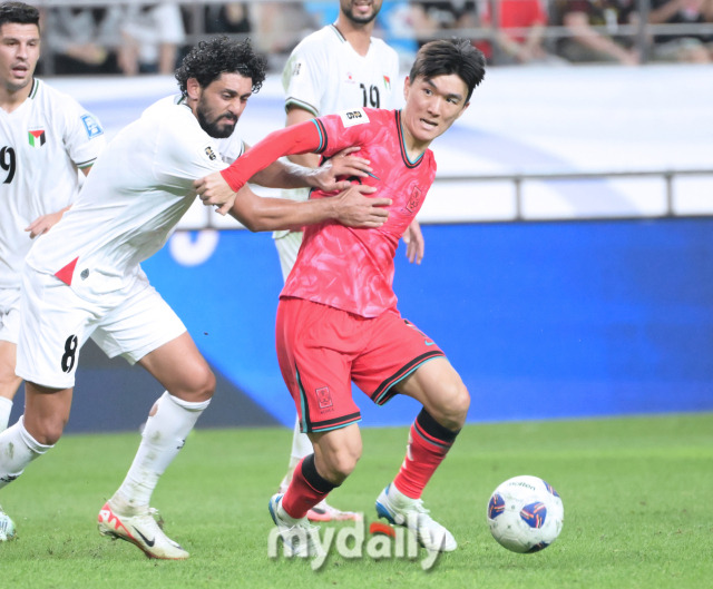 2024년 9월 5일 서울 마포구 성산동 서울월드컵경기장에서 열린 2026 국제축구연맹(FIFA) 북중미 월드컵(미국-캐나다-멕시코) 아시아 지역 3차 예선 1차전 팔레스타인-한국 경기. 황인범./상암=한혁승 기자