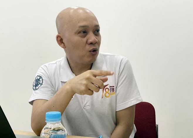 인터뷰하는 수라이 가자마자대 한국어문화학과 교수 [촬영 손현규]