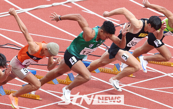 13일 오후 경남 김해종합운동장에서 열린 '제105회 전국체육대회' 육상 남자 고등부 100m 결선에 출전해 10초45으로 우승을 차지한 나마디 조엘진. 사진┃데일리런