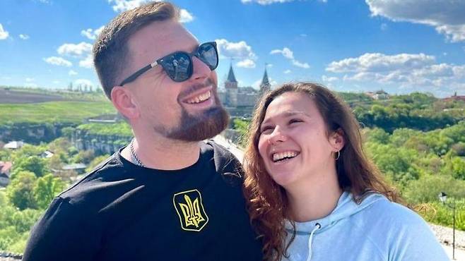 에브겐 부크샤와 마리아 슈파트키우스카는 첫눈에 서로에게 반해 9개월 만에 결혼했다