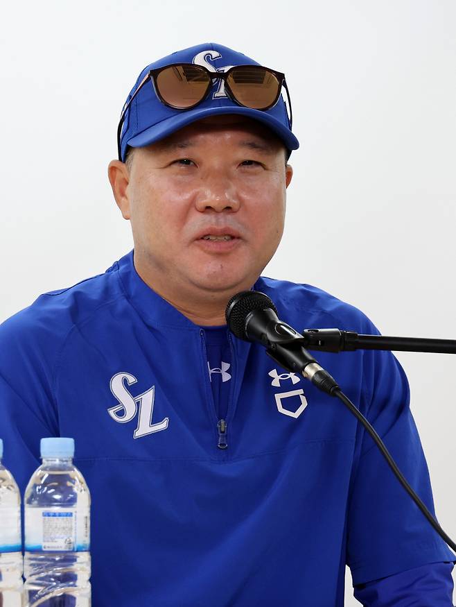 박진만 감독이 13일 오후 대구 삼성라이온즈파크에서 열리는 2024 프로야구 KBO 포스트시즌 삼성라이온즈와 LG트윈스의 플레이오프(PO) 1차전 경기에 앞서 인터뷰를 하고 있다. 대구=김민규 기자 mgkim1@edaily.co.kr /2024.10.13/