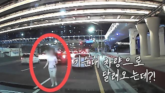 지난달 12일 오후 7시20분쯤 부산역 인근 도로에서 차량을 끌고 퇴근하던 임산부가 갑작스럽게 하혈이 시작되자 자신의 차량을 버리고 경찰차로 달려가 도움을 요청했다./사진=부산경찰 페이스북