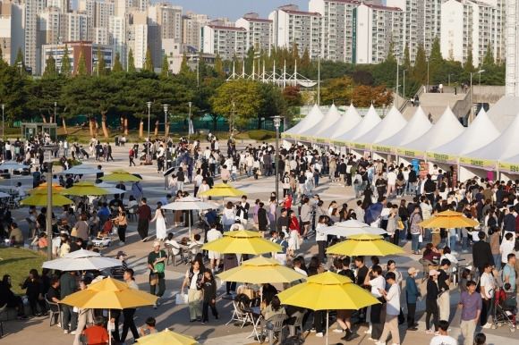 빵빵데이 축제가 열리는 천안종합운동장 일원. 12일과 13일 축제 방문객이 23만명을 넘었다. 시 제공