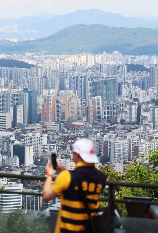 서울 남산에서 바라본 시내 아파트 단지 모습 [이미지출처=연합뉴스]