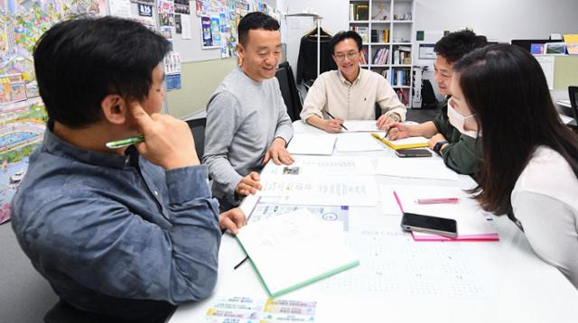 8일 서울 중구 서울특별시청에서 서울시 홍보전략팀이 회의를 하고 있다. 류기찬 인턴기자