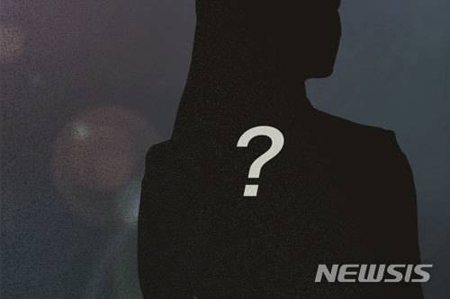 [서울=뉴시스] 14일 한 온라인 커뮤니티에 '불륜 남편 데리고 사는 여자 연예인들 태도 한심하다'는 제목의 글이 올라와 확산하고 있다. (사진= 뉴시스DB)