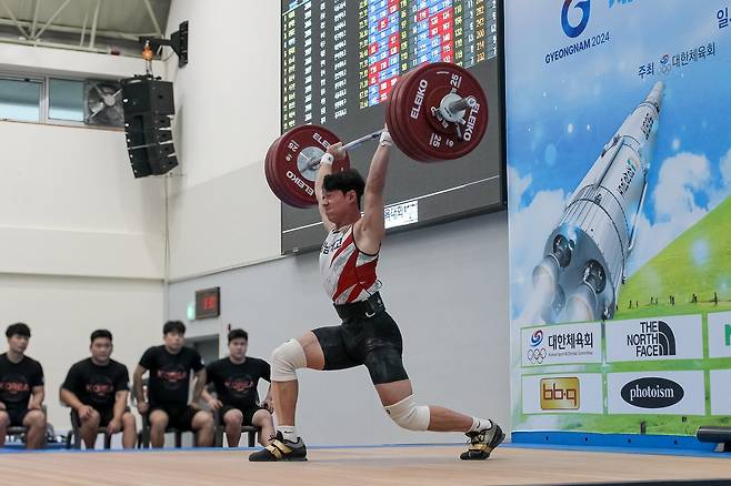 박주현, 역도 남자 73㎏급 한국 주니어신기록  (서울=연합뉴스) 박주현이 14일 경남 고성군 역도전용경기장에서 열린 제105회 전국체육대회 역도 남자 고등부 73㎏급에서 용상 181㎏을 들고 있다. 이날 박주현은 인상, 용상, 합계 부문 한국주니어신기록을 세웠다. [대한역도연맹 제공. 재판매 및 DB금지]