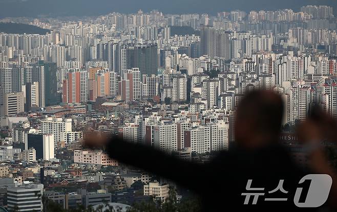 사진은 이날 오후 서울 중구 남산에서 바라본 서울시내 아파트 밀집지역 모습. 2024.9.9/뉴스1 ⓒ News1 오대일 기자