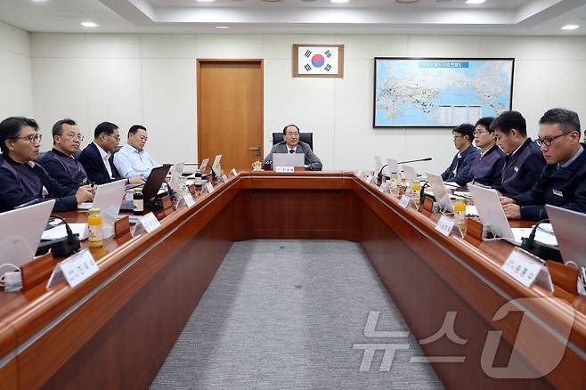 국가철도공단 가덕도신공항 접근철도 사업설명회 모습.(국가철도공단 제공)