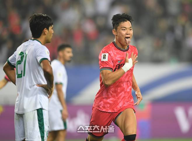 오현규가 11일 오전(한국시간) 요르단 암만 국제경기장에서 끝난 2026 국제축구연맹(FIFA) 북중미 월드컵 아시아 3차 예선 B조 3차전 요르단과 원정 경기에 후반 추가골을 넣은 뒤 기뻐하고 있다. 사진 | 대한축구협회