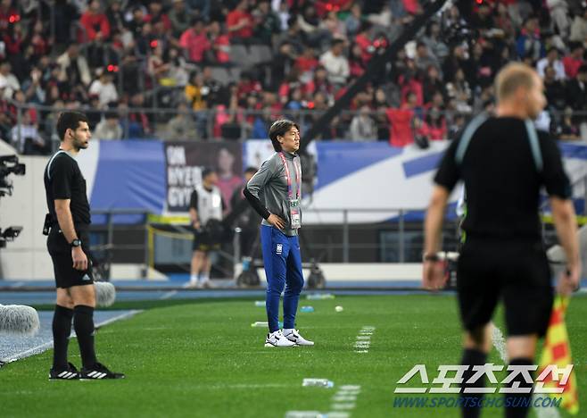 2026 FIFA 북중미월드컵 아시아 지역 3차 예선 B조 4차전 대한민국과 이라크의 경기가 용인미르스타디움에서 열렸다. 홍명보 감독이 경기를 지켜보고 있다. 용인=박재만 기자 pjm@sportschosun.com/2024.10.15/