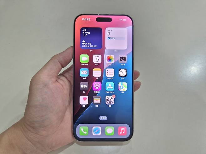 배터리 수명 길고 성능 '굿'… 카메라 버튼은 다소