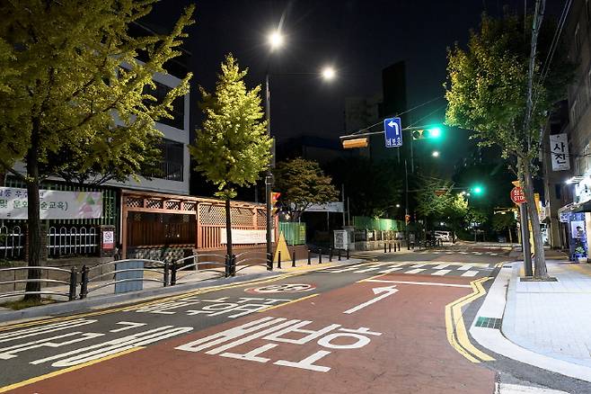 학교 주변 노후보안등주 정비(개선 후). 양천구 제공