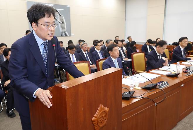 고한석 전국언론노동조합 YTN지부장이 15일 서울 여의도 국회 과학기술정보방송통신위원회에서 열린 방송통신위원회, YTN 등에 대한 국정감사에서 의원들의 질의에 답변하고 있다. /뉴시스