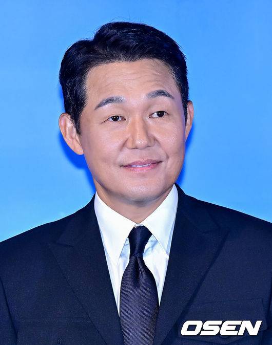 [OSEN=지형준 기자] 13일 오후 서울 CGV 용산 아이파크몰에서 영화 ‘필사의 추격’ 언론시사회가 열렸다.'필사의 추격'(감독 김재훈, 제공배급 TCO㈜더콘텐츠온, 제작 ㈜콘텐츠지·TCO㈜더콘텐츠온)은 상극 중에 상극인 사기꾼과 분노조절장애 형사, 그리고 조직 보스가 각자 다른 이유로 제주에 모이며 펼쳐지는 대환장 추격전을 그린 작품이다.&nbsp;배우 박성웅이 간담회를 하고 있다. 2024.08.13 / jpnews@osen.co.kr