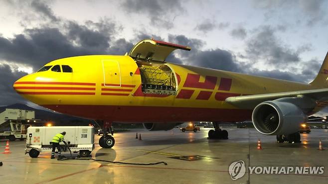 DHL 수송기 [EPA 연합뉴스 자료사진. 재판매 및 DB 금지]