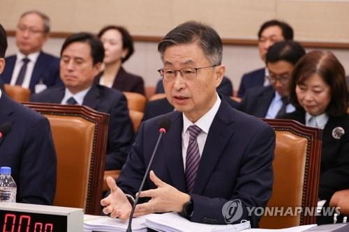 질문에 답하는 최재해 감사원장  (서울=연합뉴스) 김주성 기자 = 최재해 감사원장이 15일 오전 서울 여의도 국회에서 열린 법제사법위원회의 감사원에 대한 국정감사에서 정청래 위원장의 자료제출 관련 질문에 답하고 있다. 2024.10.15
    utzza@yna.co.kr
(끝)