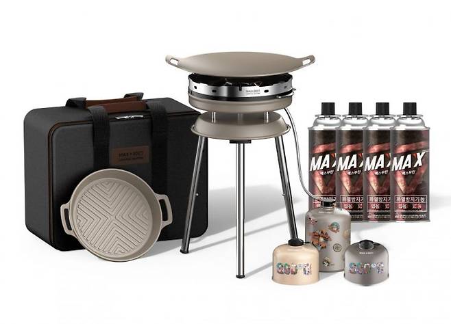'맥스 X 800도씨' 콜라보 캠핑 상품. [사진제공=이마트]